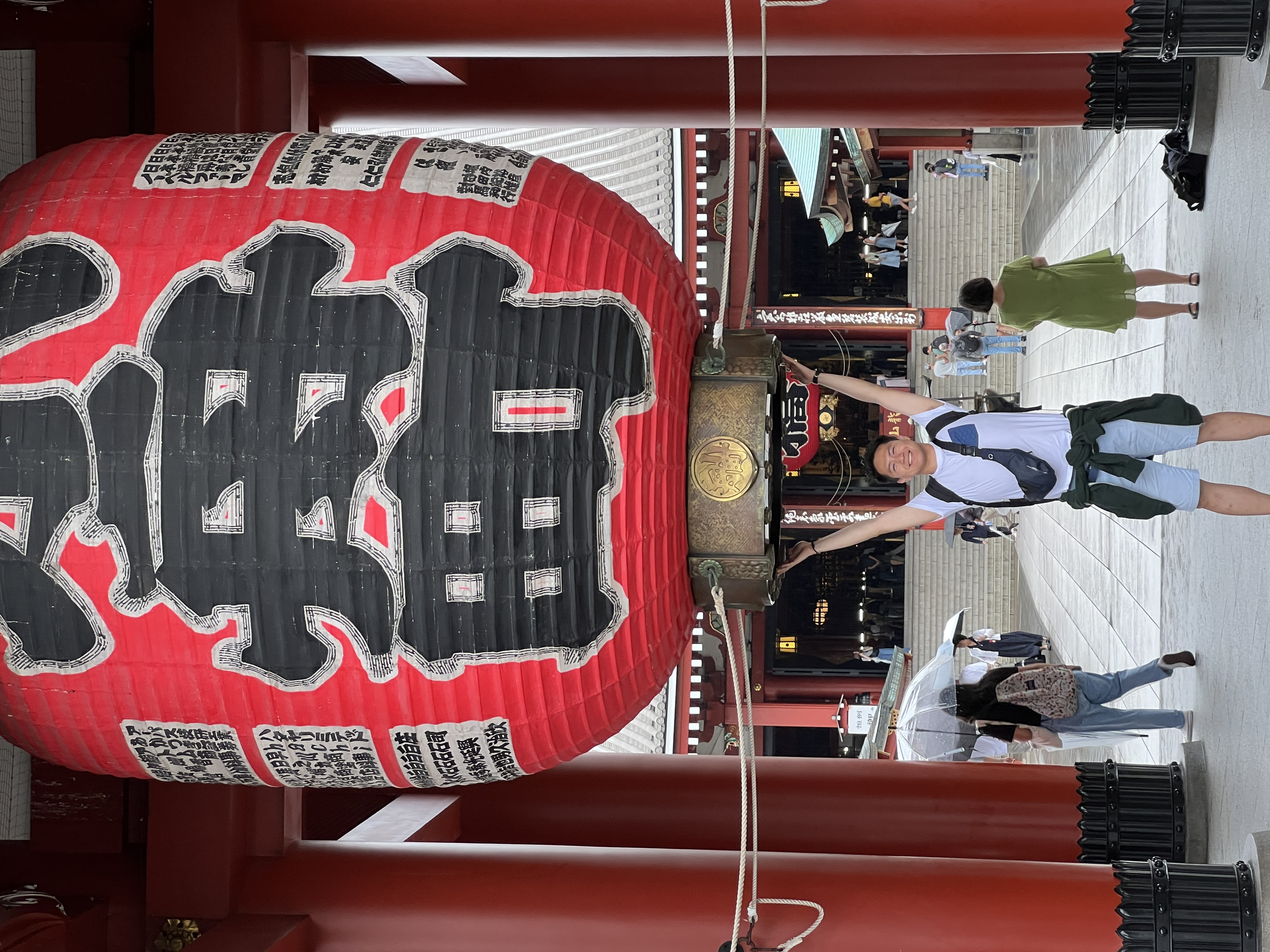 Sanctuaire Asakusa à Tokyo : entree principale avec la lanterne