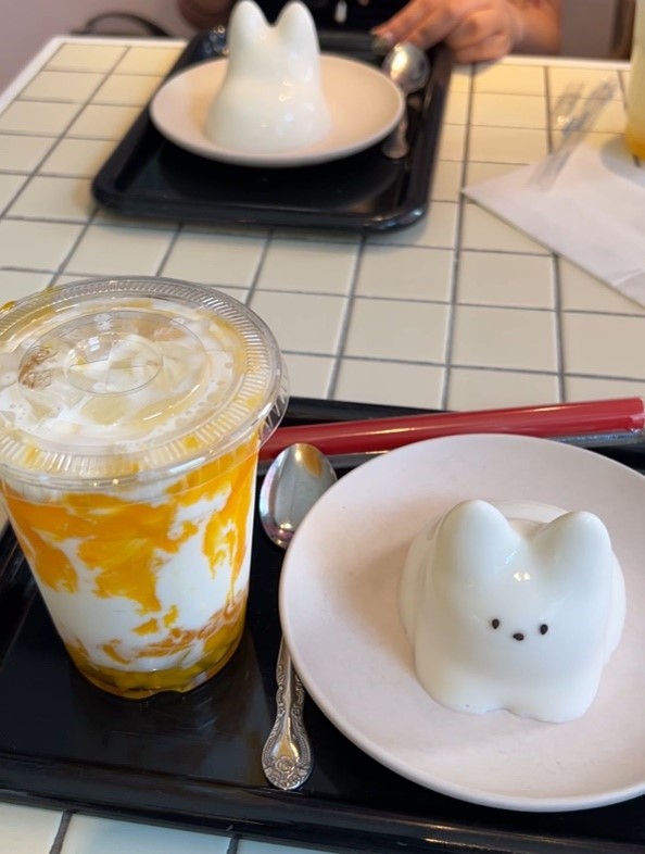 Namchini82 café : flan en forme de chien