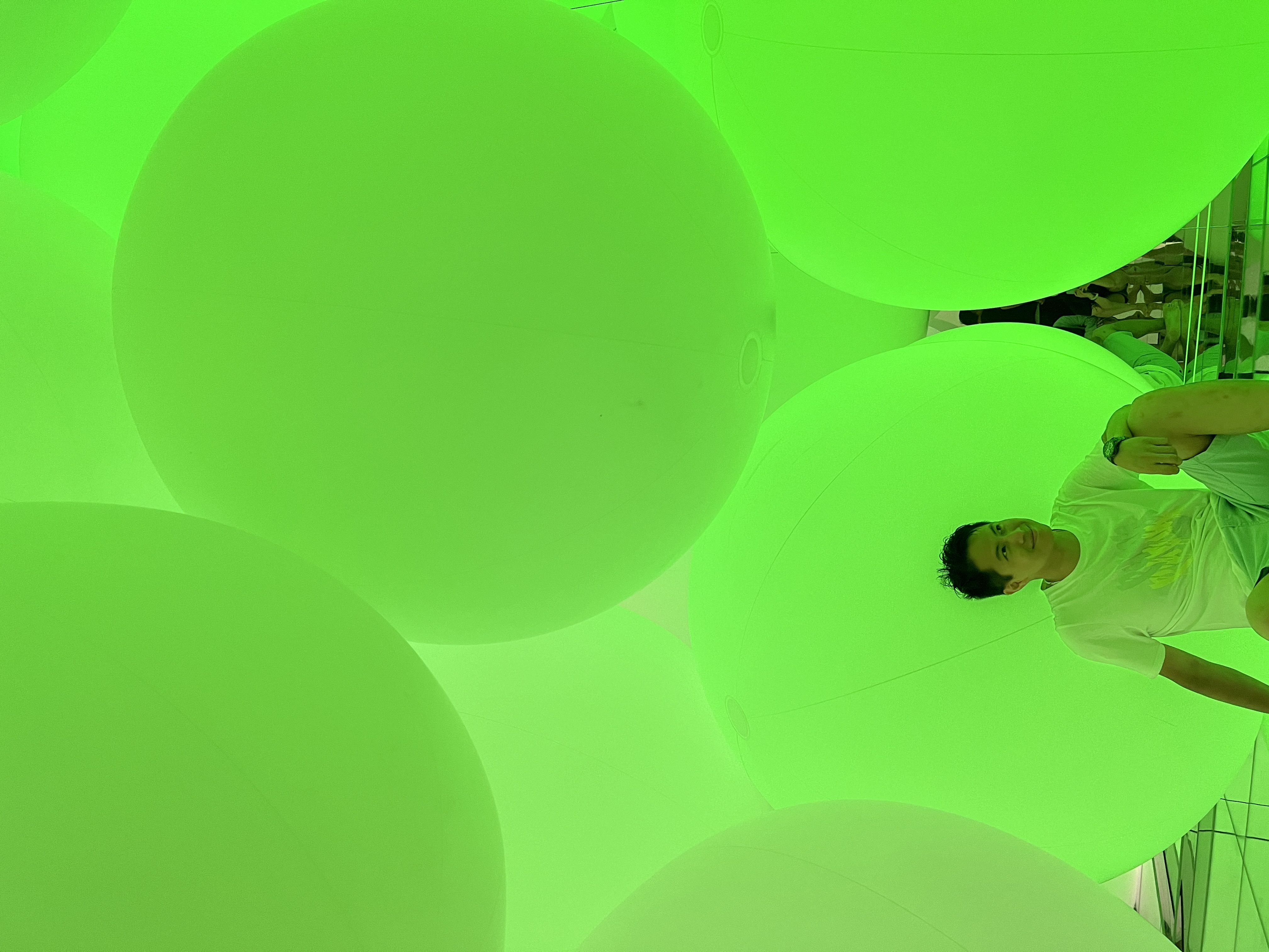 TeamLab Planets : partie avec les ballons lumineux